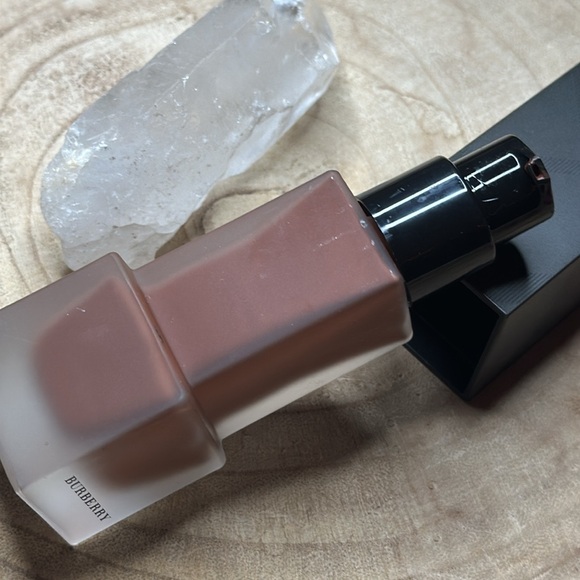 Burberry Cashmere Flawless Soft Matte Glow  Foundation Dark Cool No. 140 AS IS - Picture 4 of 6